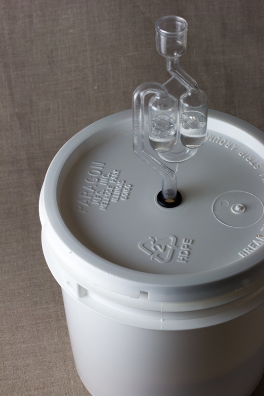 How To Make A Fermentation Airlock For Your Ball Jar Jug Or Bucket Foodcraftlab Food