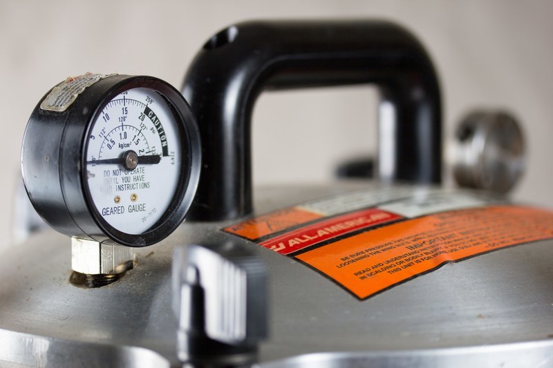 Pressure Cooker - All American Model 910 - Pressure gauge